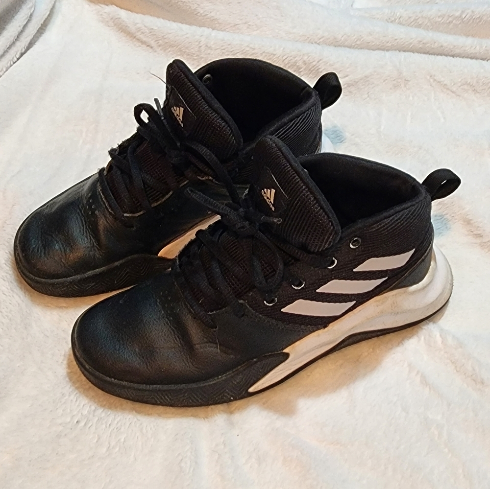 Adidas Leather high top sneakers. Boys Size 3.